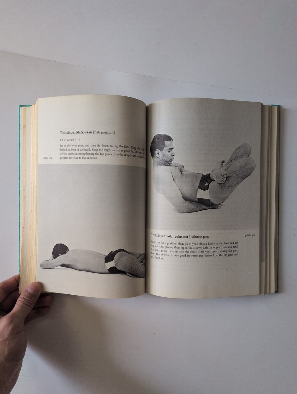 The Complete Illustrated Book of Yoga - Swami Vishnudevananda - 1960 - Picture 10 of 16